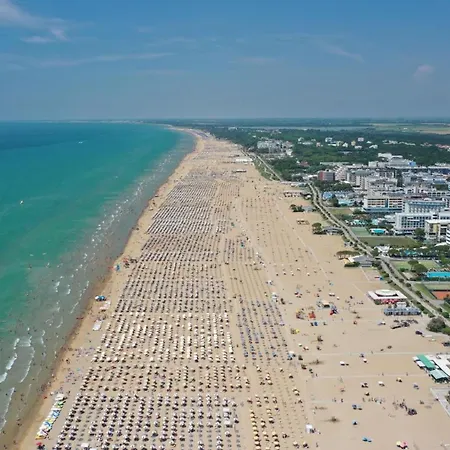 Peaceful Flat In With Place Bibione